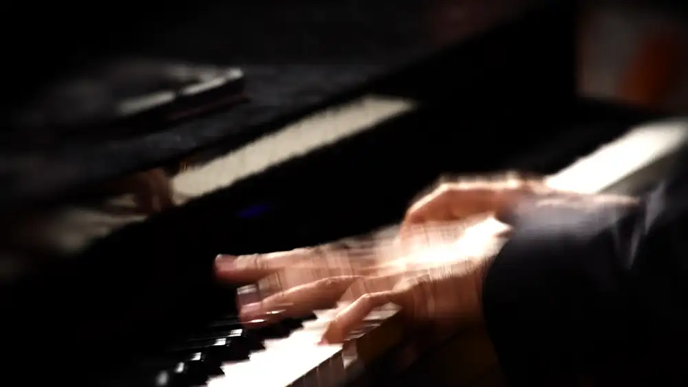 HannesKreuziger HaendeKlavier Bewegung TeaserStandbild 12